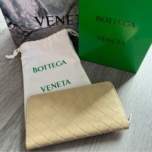 Bottega Veneta “Brand New” Porridge wallet